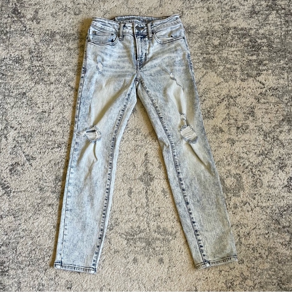 American Eagle distressed skinny jeans light wash